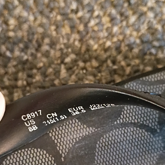 Stylish Black and Gray Flip Flops - Picture 5 of 7